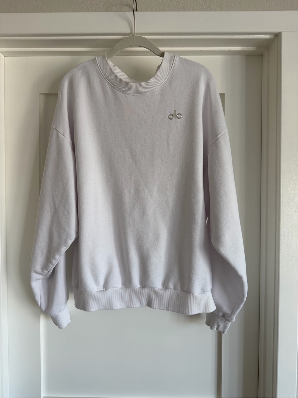 ALO Yoga Women Crewneck Sweatshirt in White